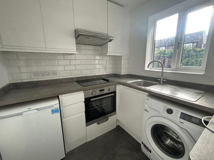 57, Boltons Lane, Heathrow photo 5