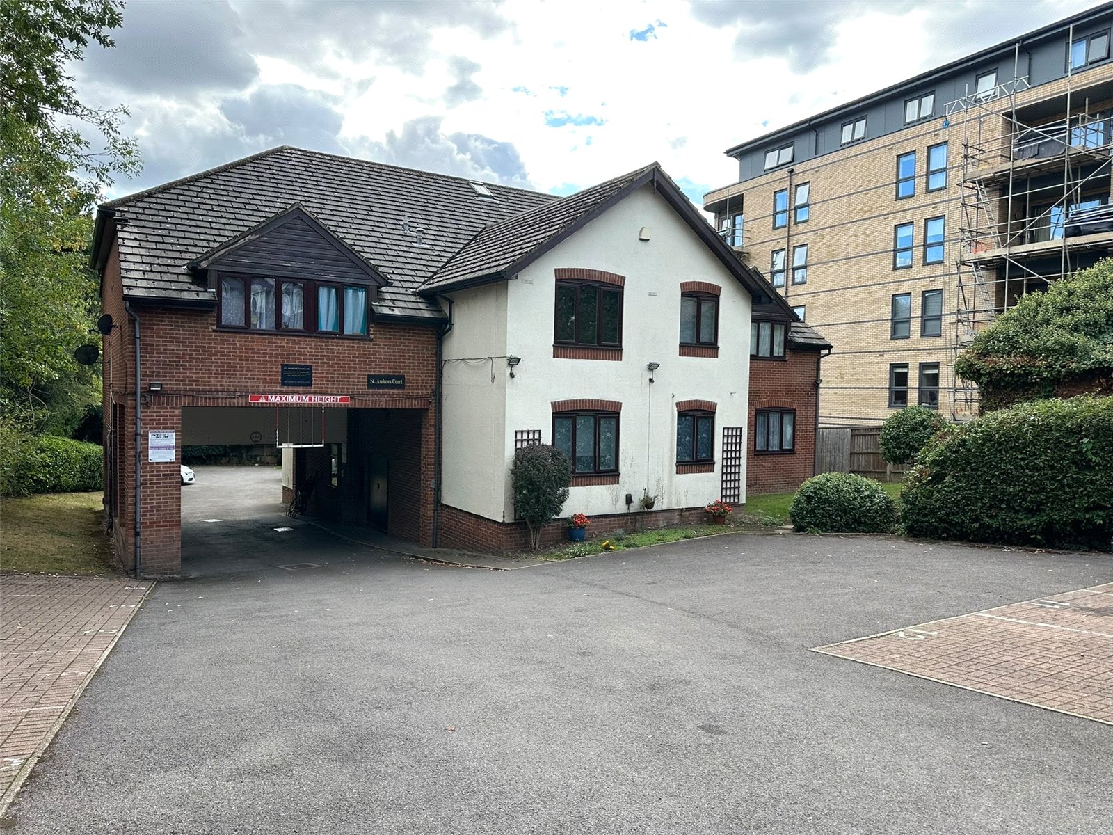 Flat 3, St. Andrews Court, 1, Upton Park, Berkshire photo 2