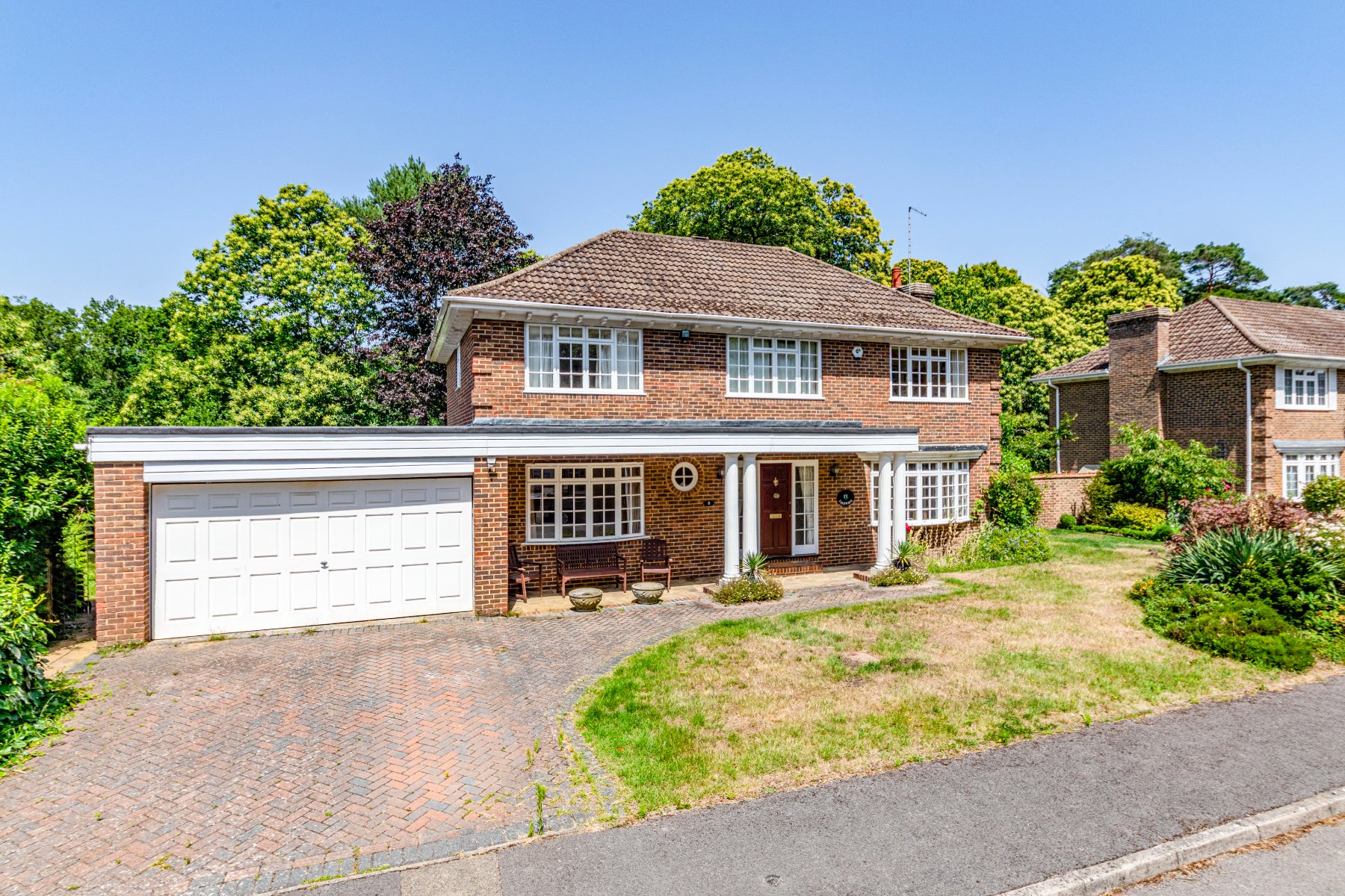 9, Birch Grove, Surrey photo 2