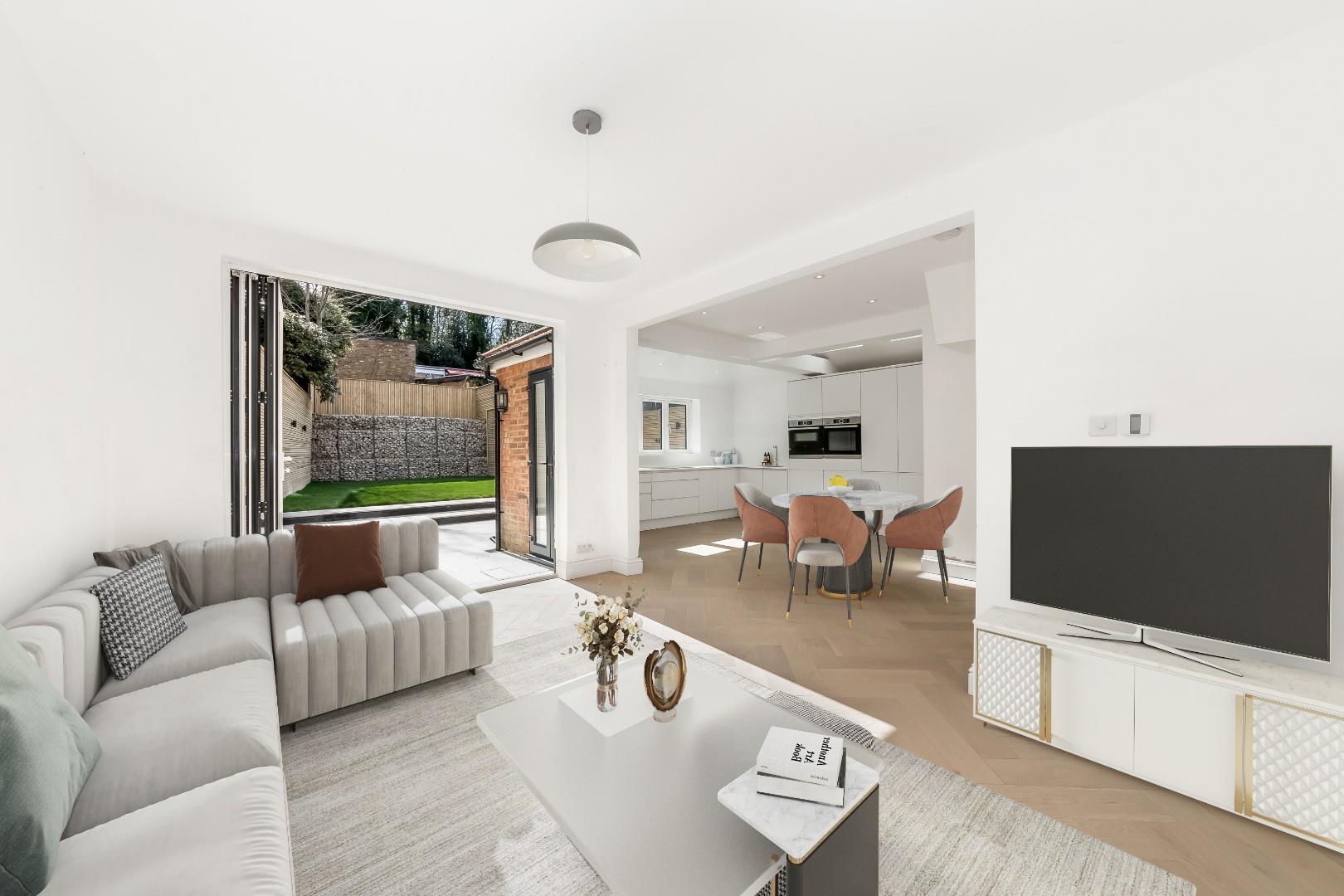 4 bedroom semi-detached house for sale 0