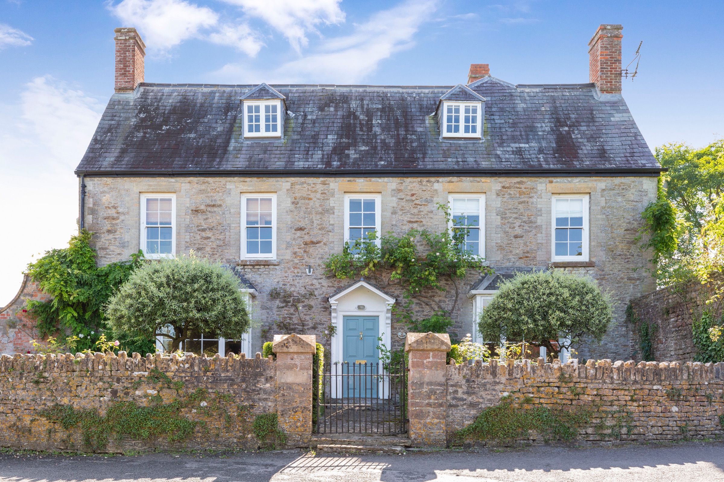 14 bedroom semi-detached house for sale