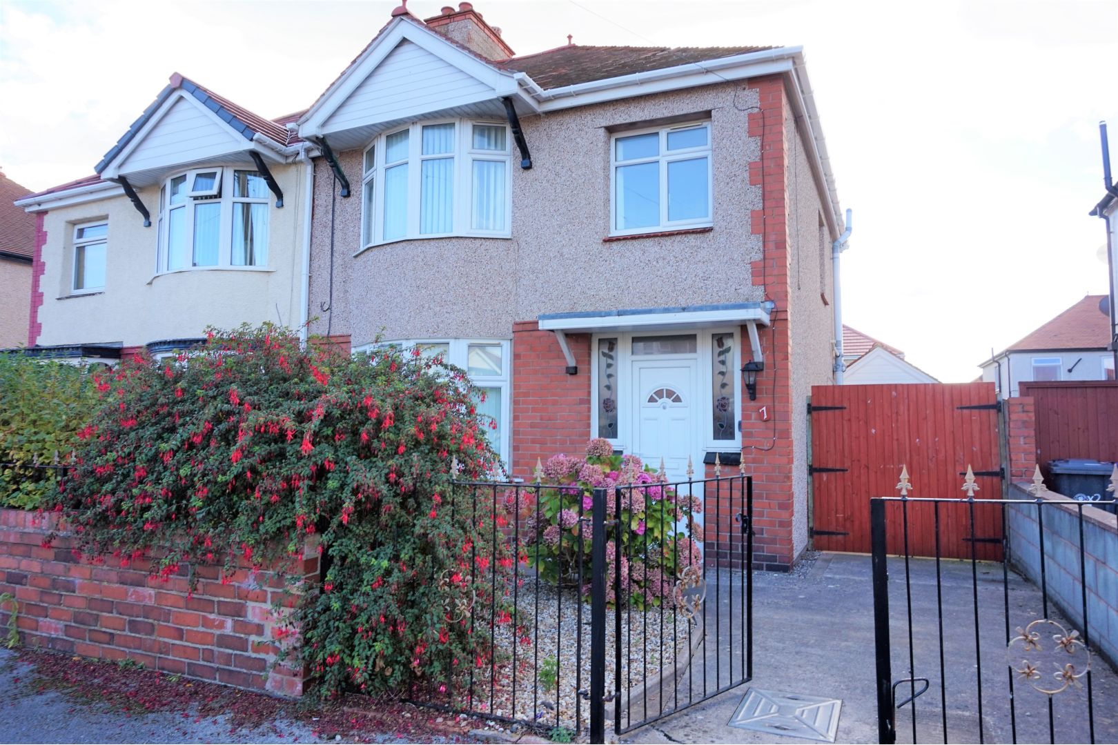 Free property report 7, Elwy Drive, Rhyl, LL18 4AA - Chimnie