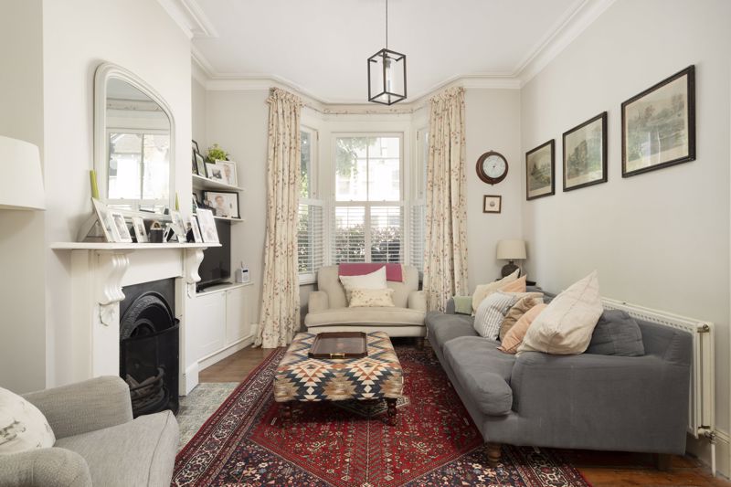 3 bedroom flat for sale