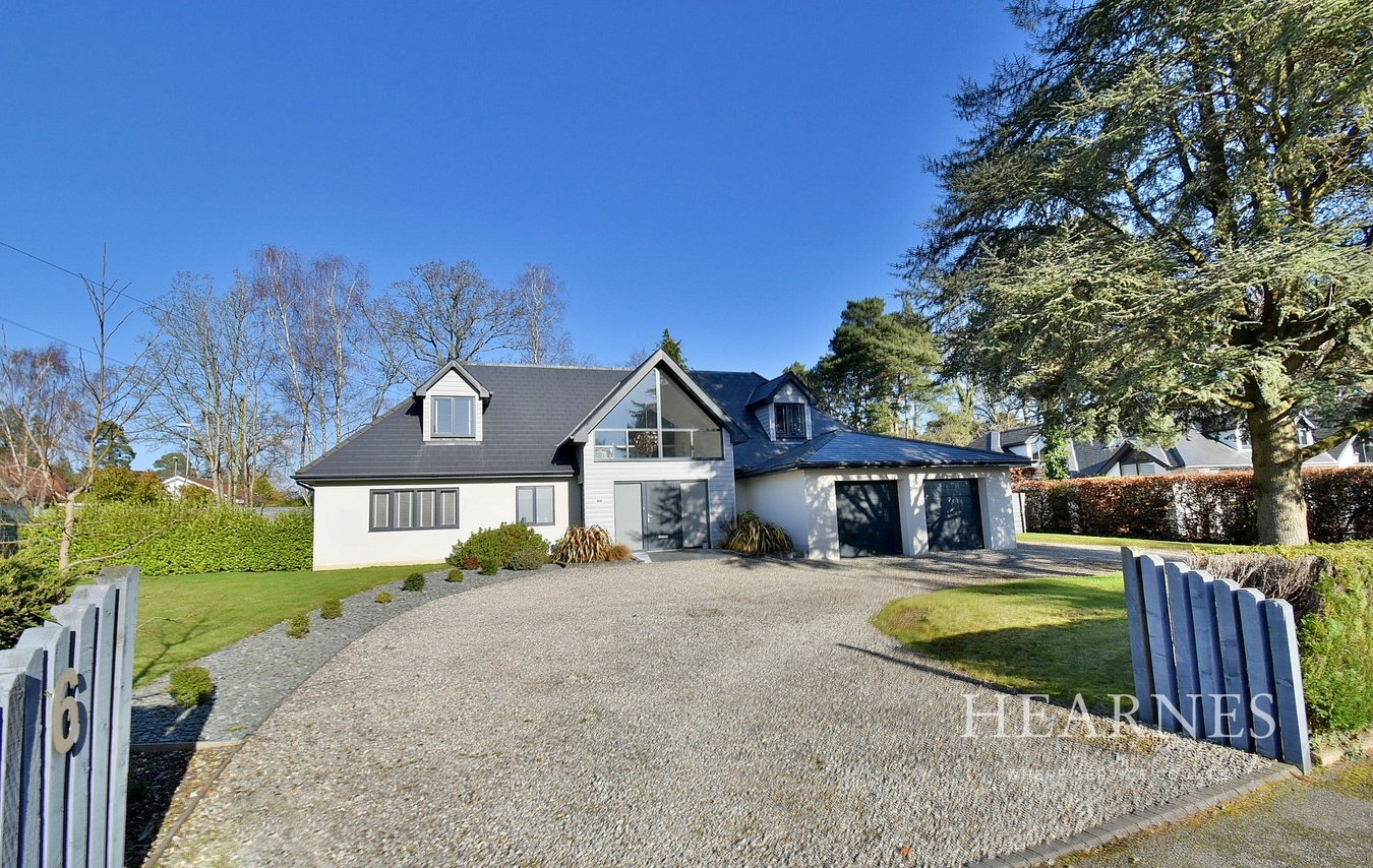 5 bedroom detached house for sale 0