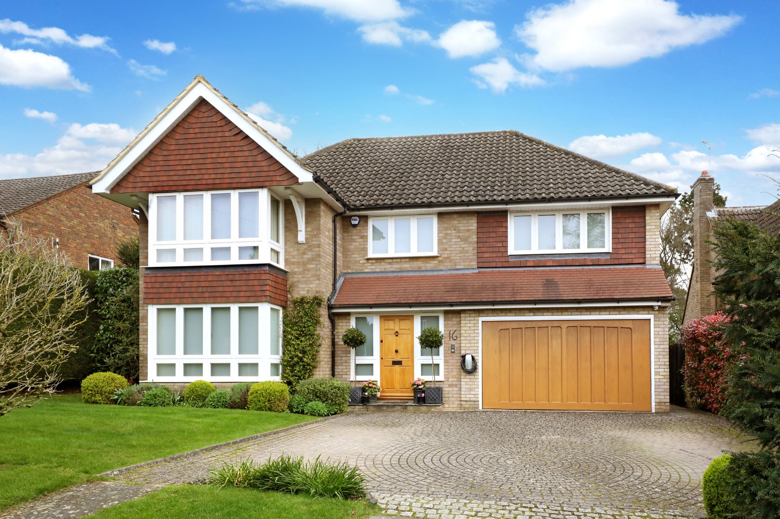 6 bedroom detached house for sale 0