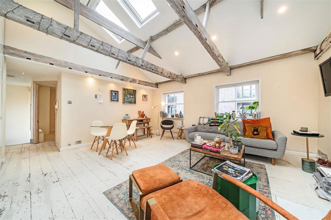 Flat 3, 20, Cleveland Street, London photo 4