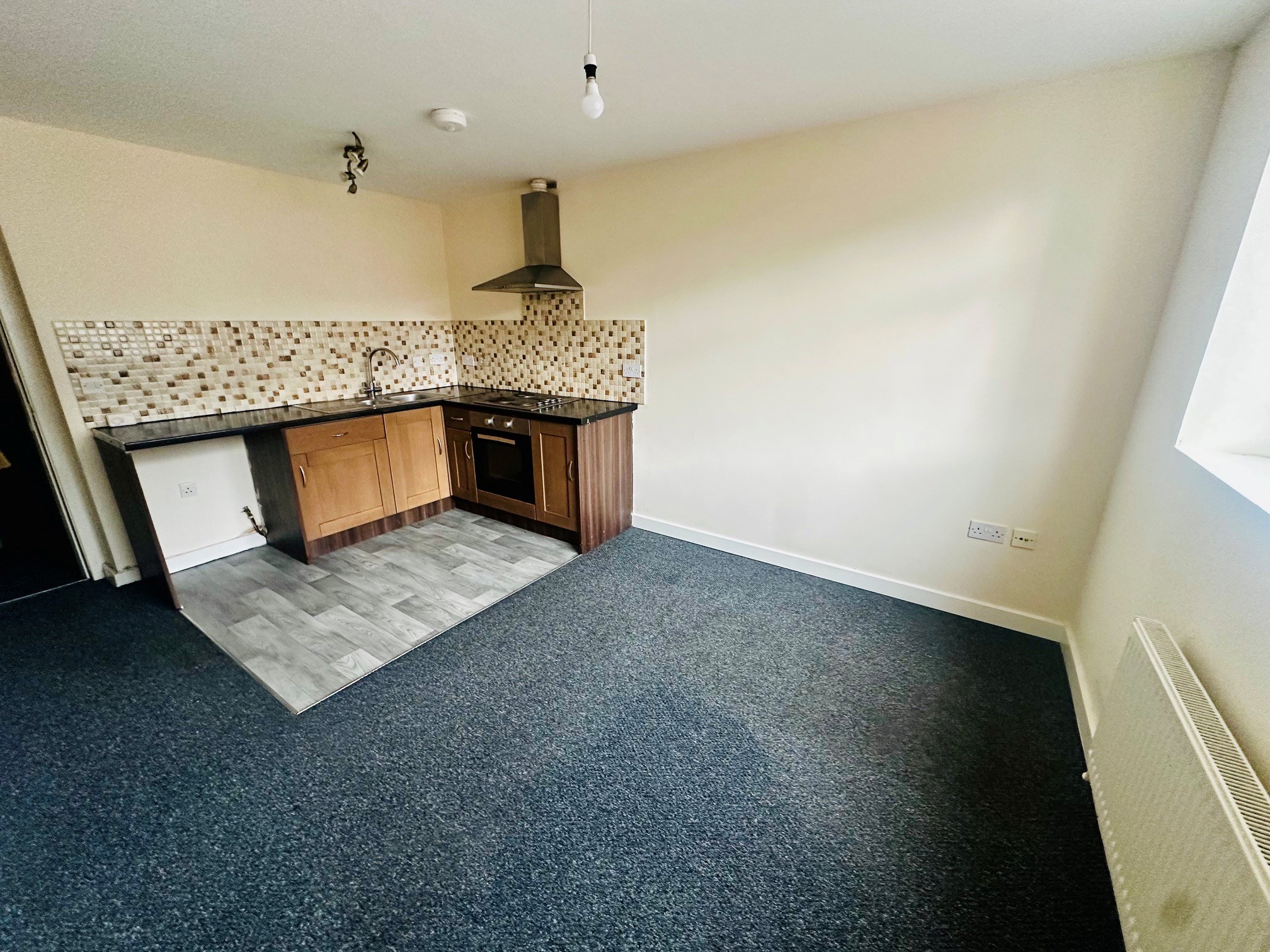 1-bed flat on 36, Ripley, £595/mo