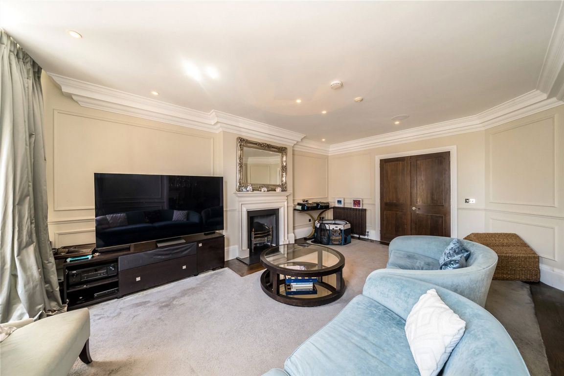 3 bedroom flat for sale 0