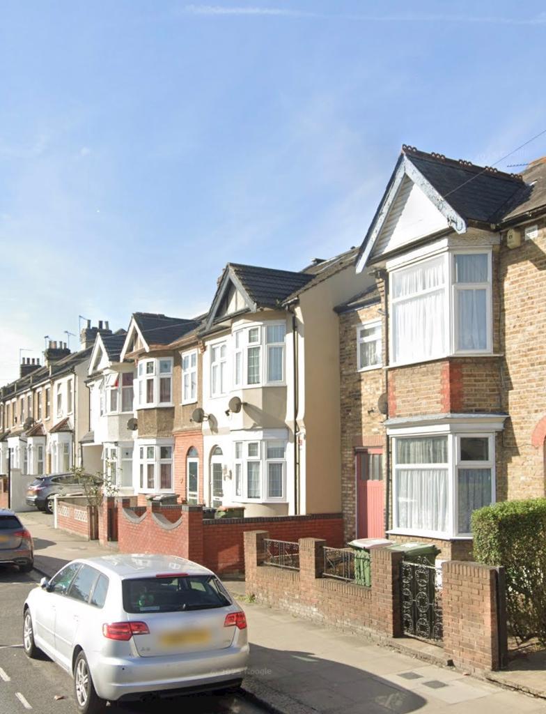 ., Dersingham Avenue, Woodgrange Park photo 3