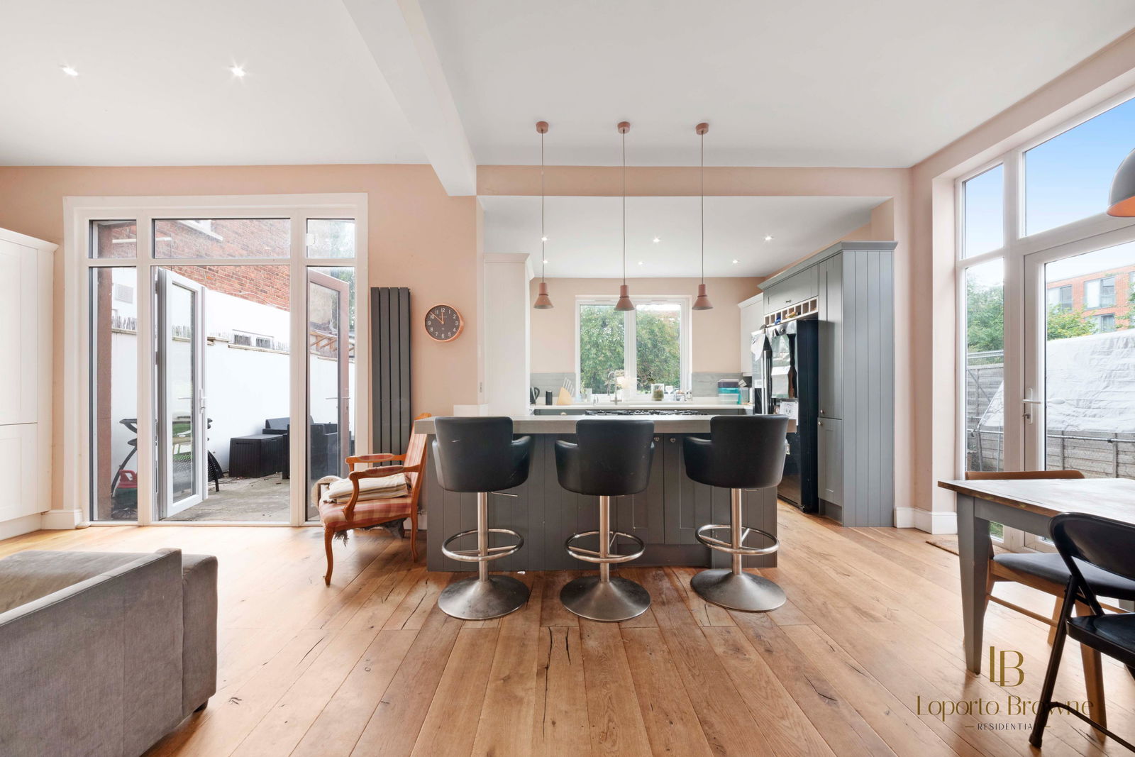 7 bedroom end terrace house for sale 0