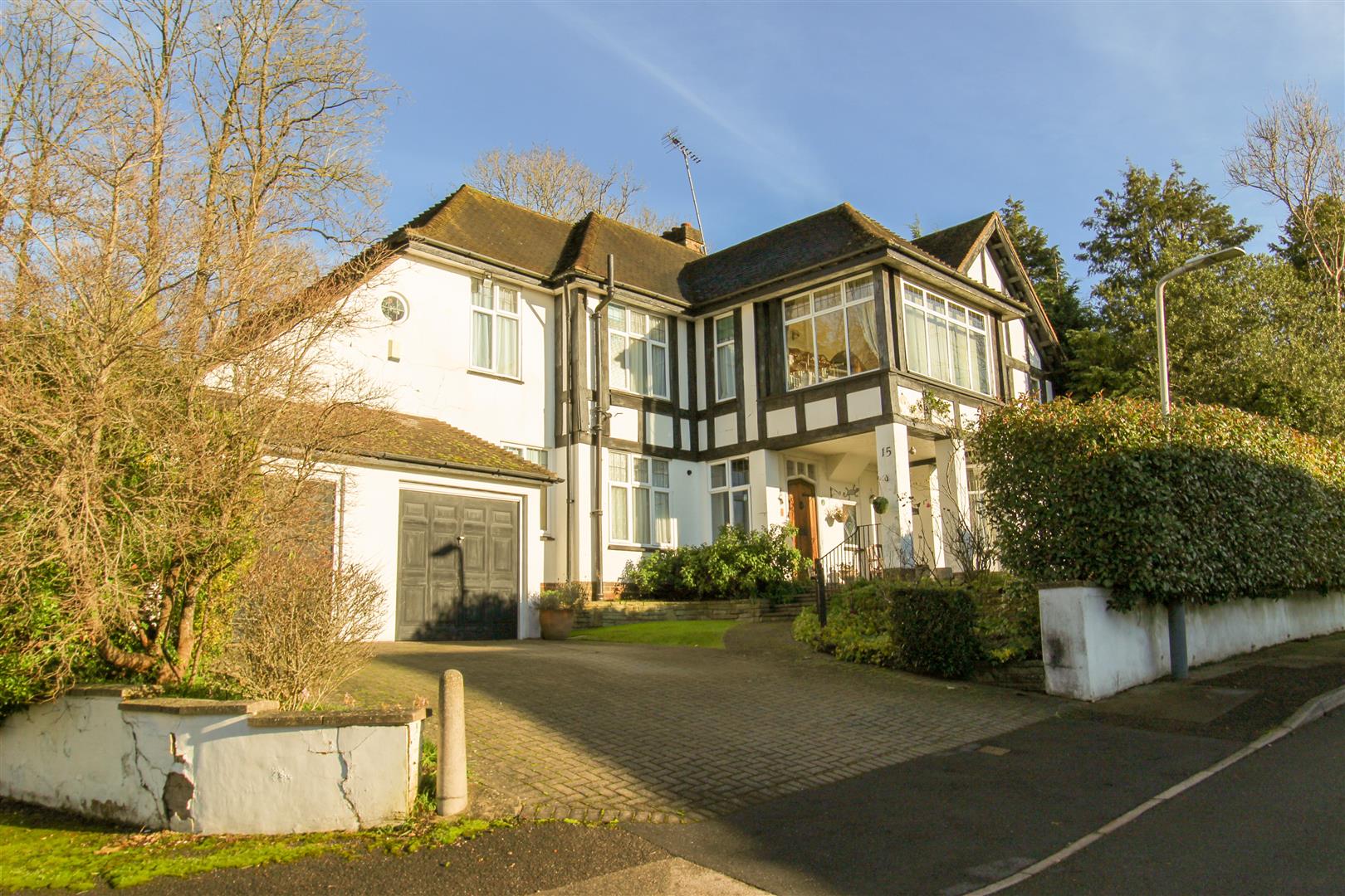 5 bedroom detached house for sale 0