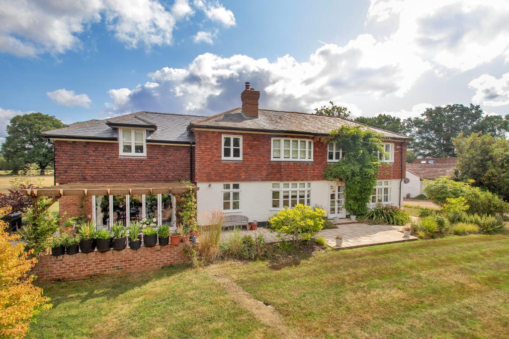 6 bedroom detached house for sale 0