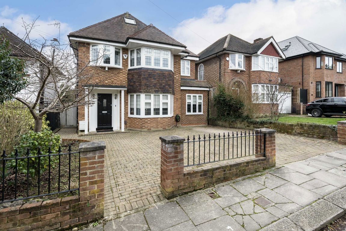 5 bedroom detached house for sale 0