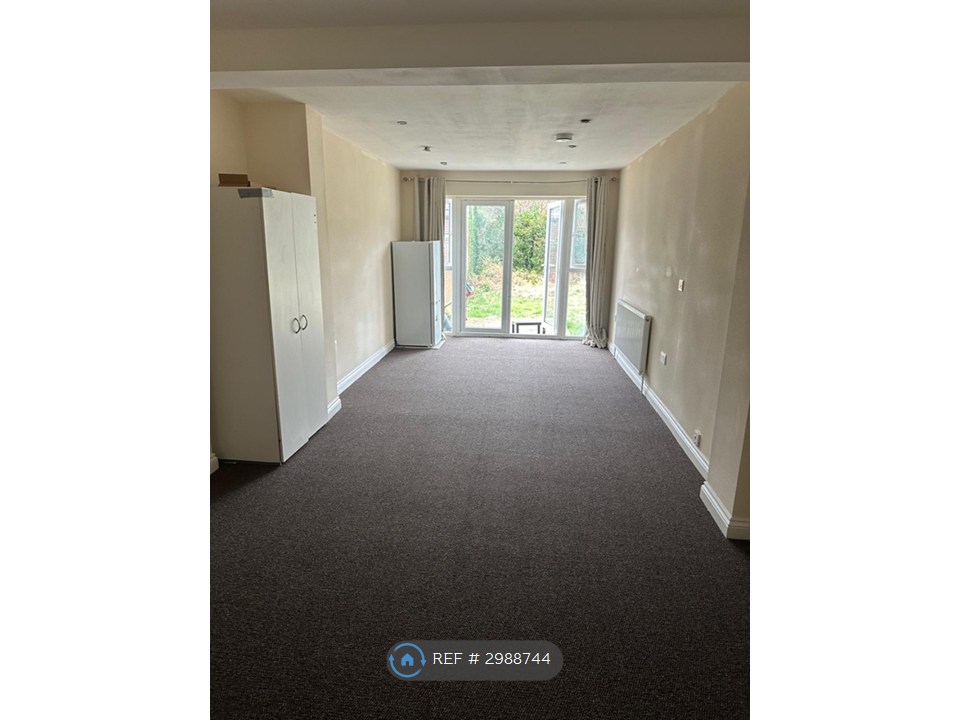 St Pauls Close, Hounslow photo 5