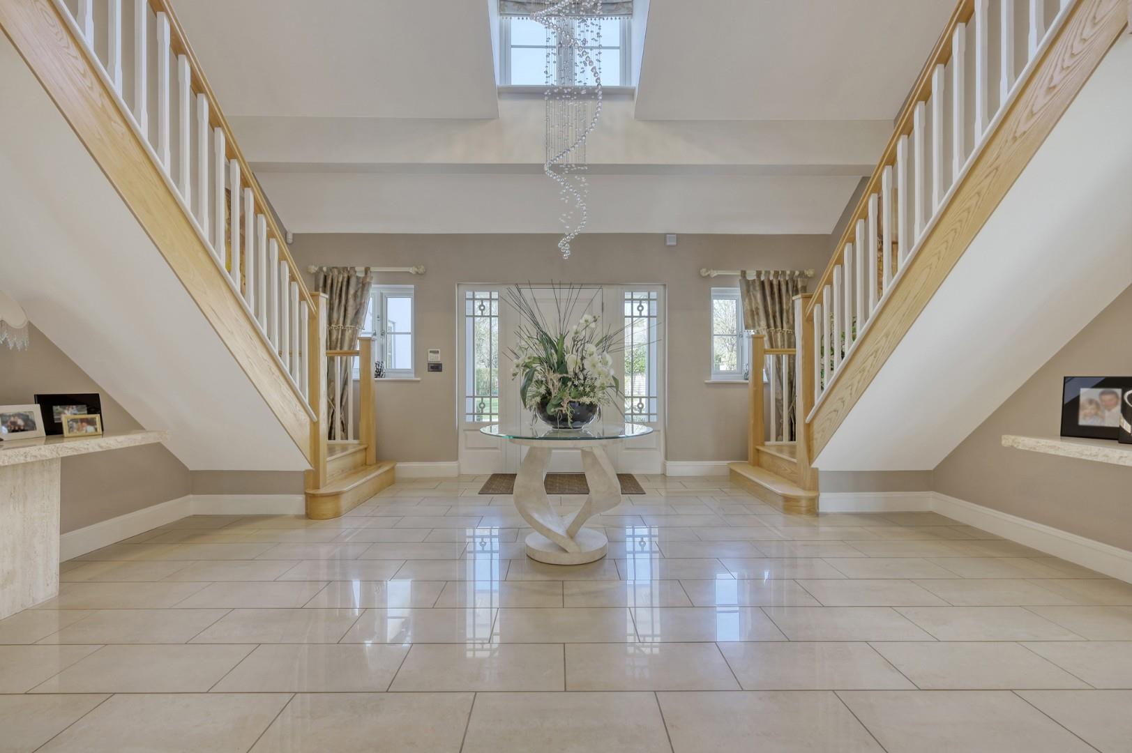 5 bedroom detached house for sale 0