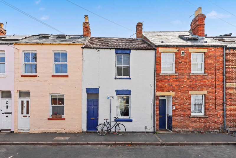 3 bed terraced house for sale