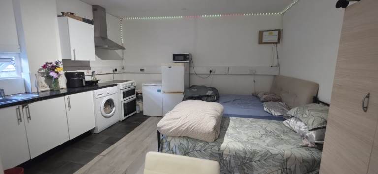 23, Manor Park, London photo 3