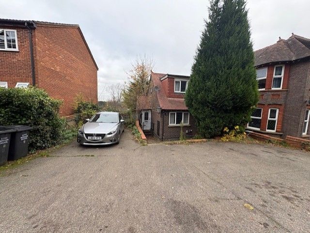 Flat 1, Beacon Lodge, Luton photo 2