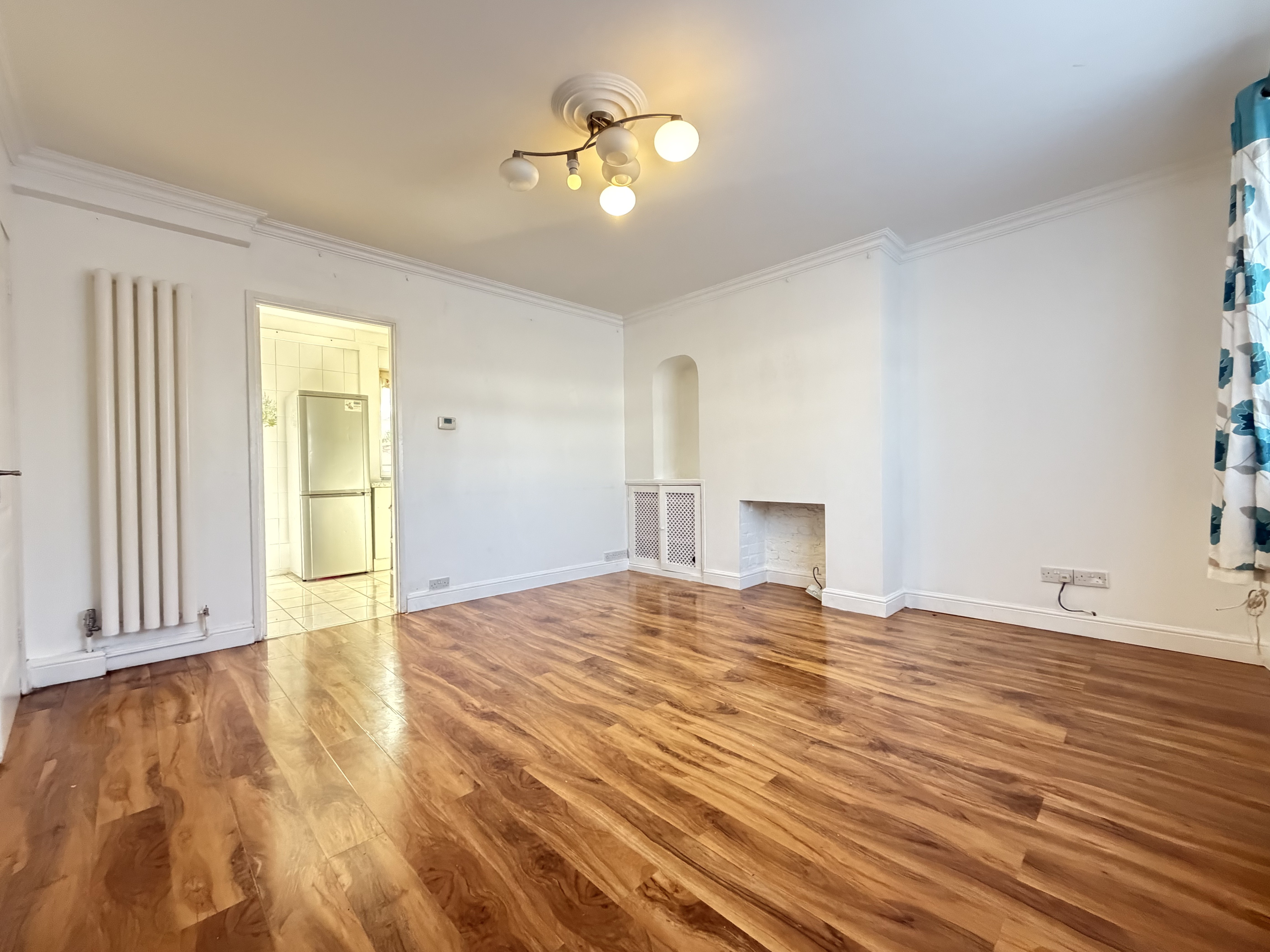 115, Keith Lucas Road, Farnborough photo 4