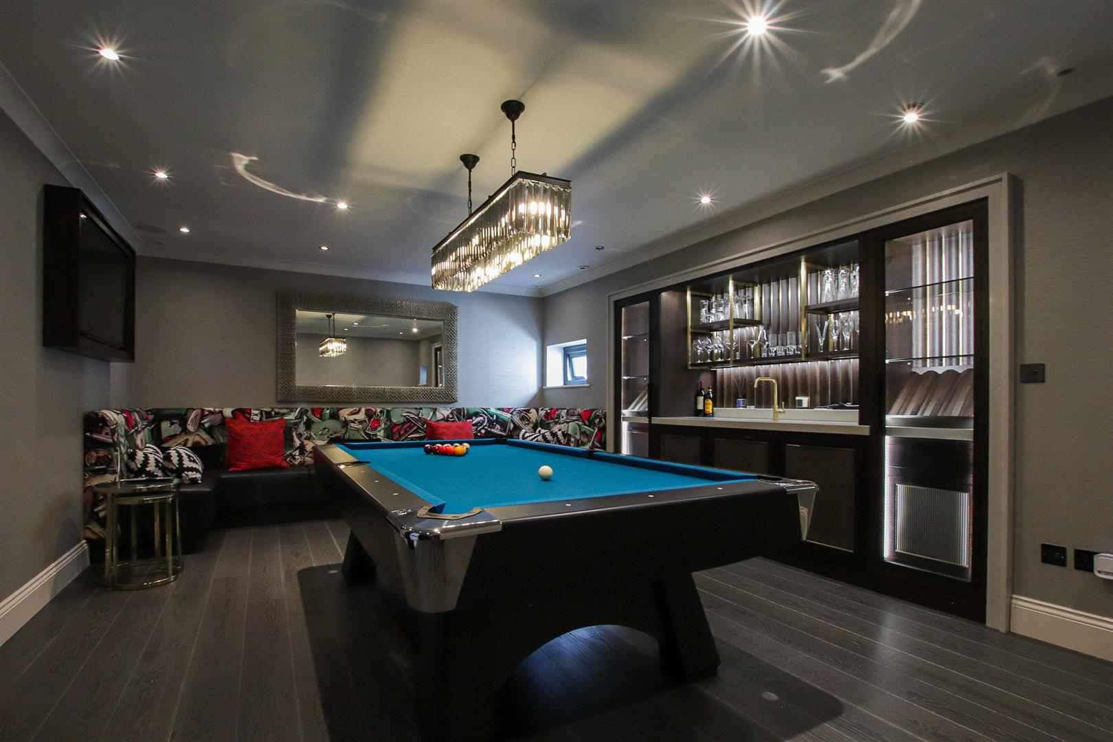 6 bedroom detached house for sale 0