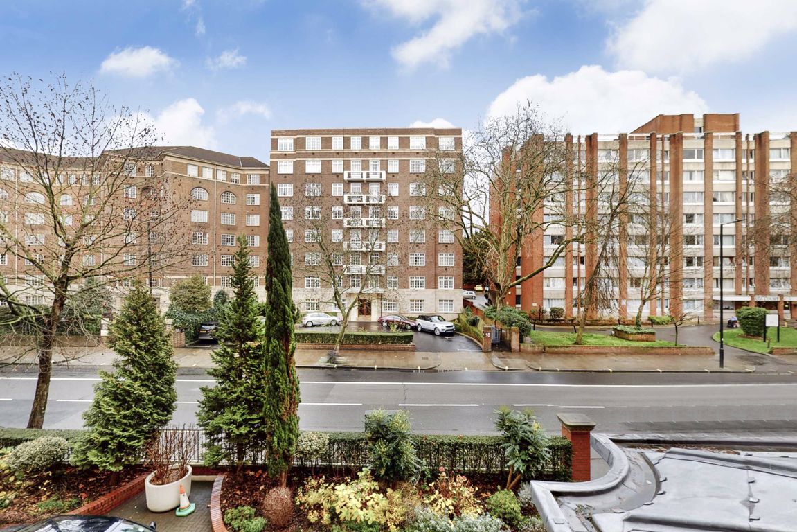 3 bedroom flat for sale in Sandringham Court, London W9