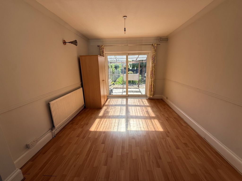 10, Tudor Gardens, Harrow photo 3