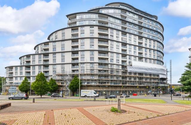 Flat 10b Centrium,, Station Approach, Woking photo 2