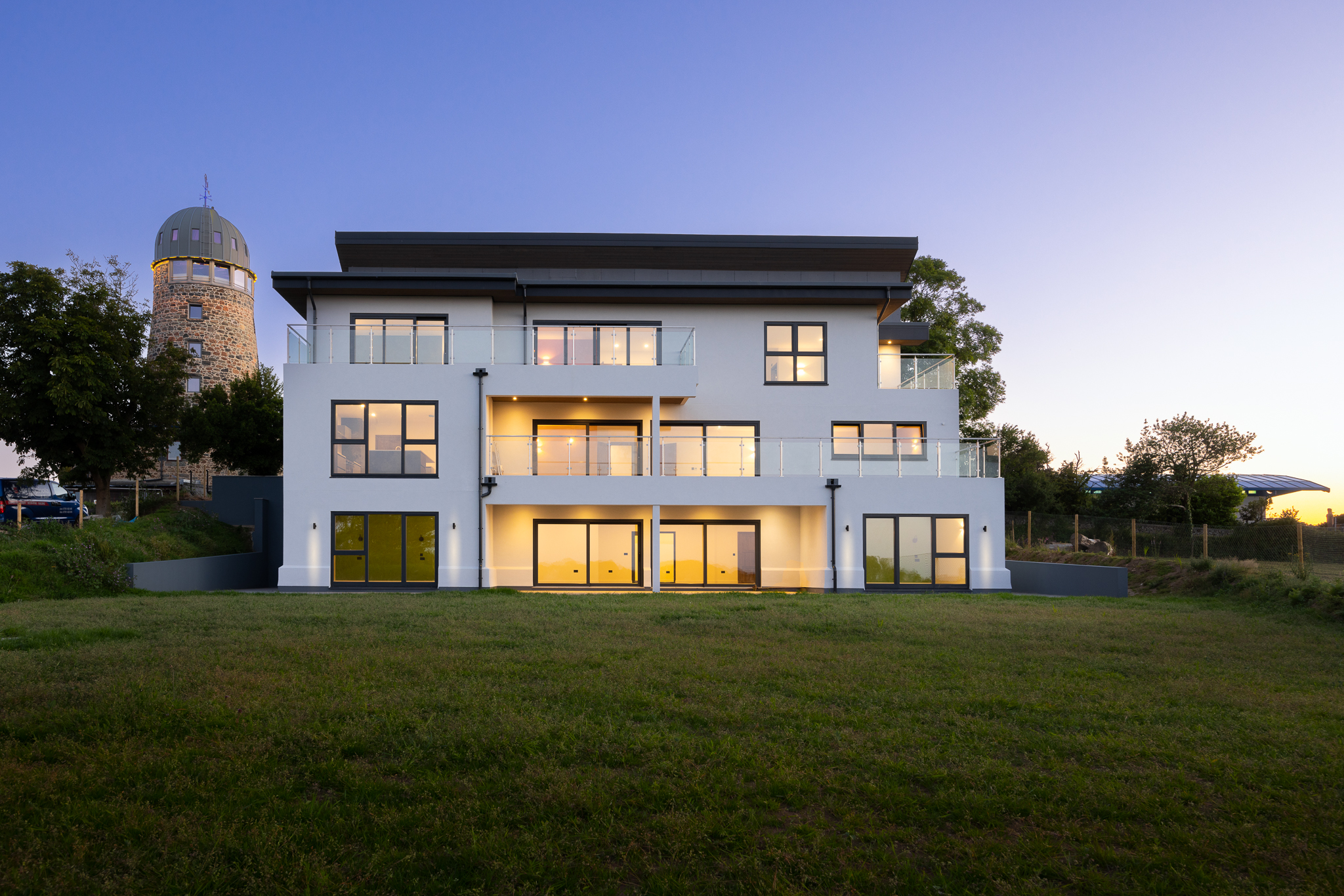 6 bedroom detached house for sale 0