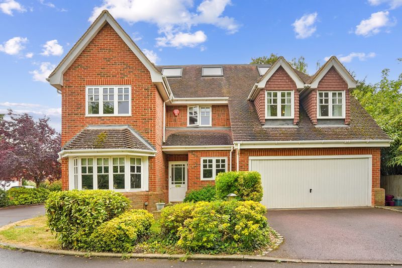 6 bedroom detached house for sale 0
