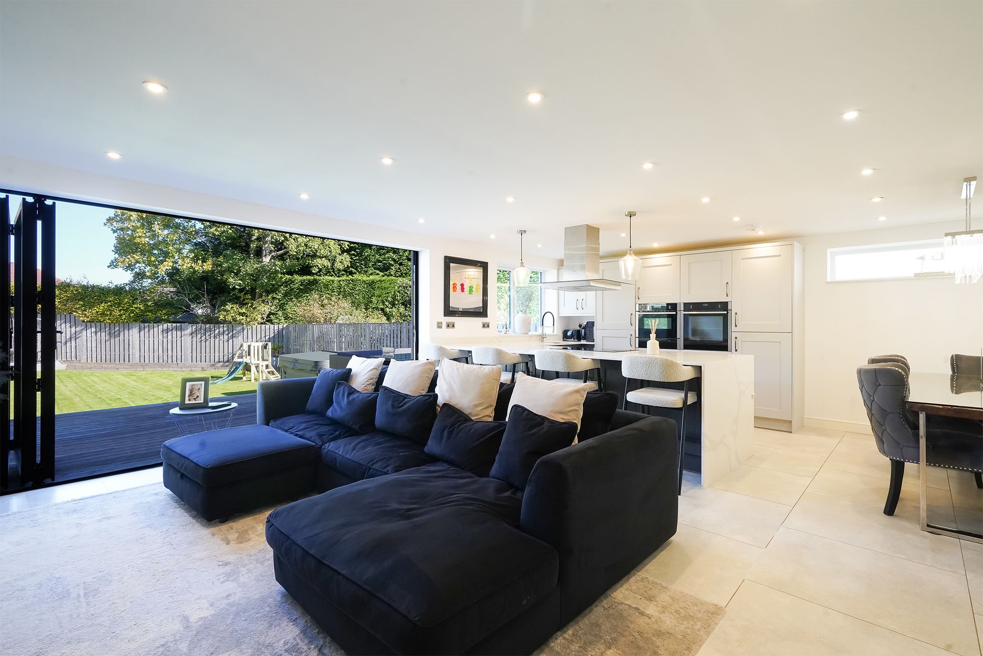 5 bedroom detached house for sale 0