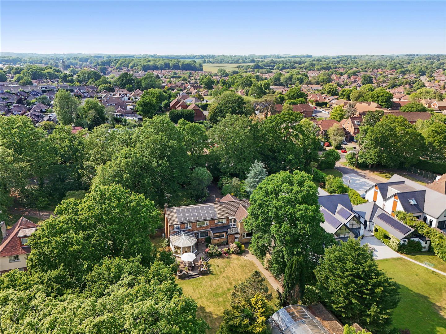 5 bedroom maisonette for sale