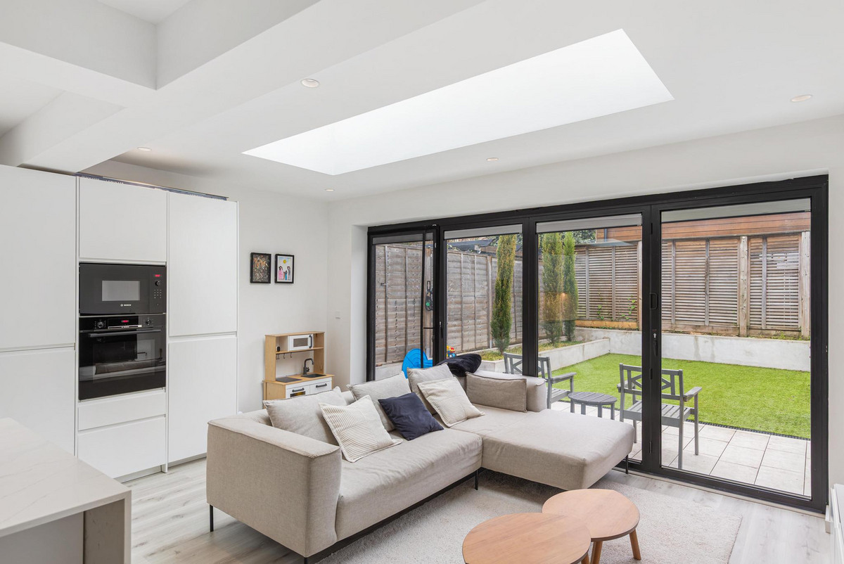 4 bedroom semi-detached house for sale 0