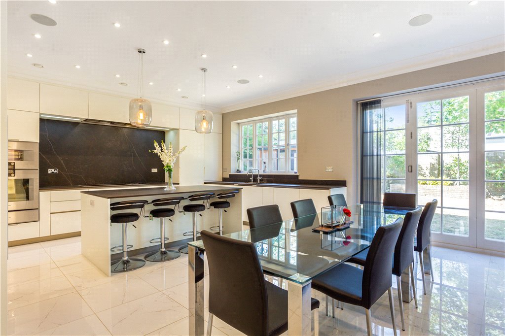 5 bedroom detached house for sale 0