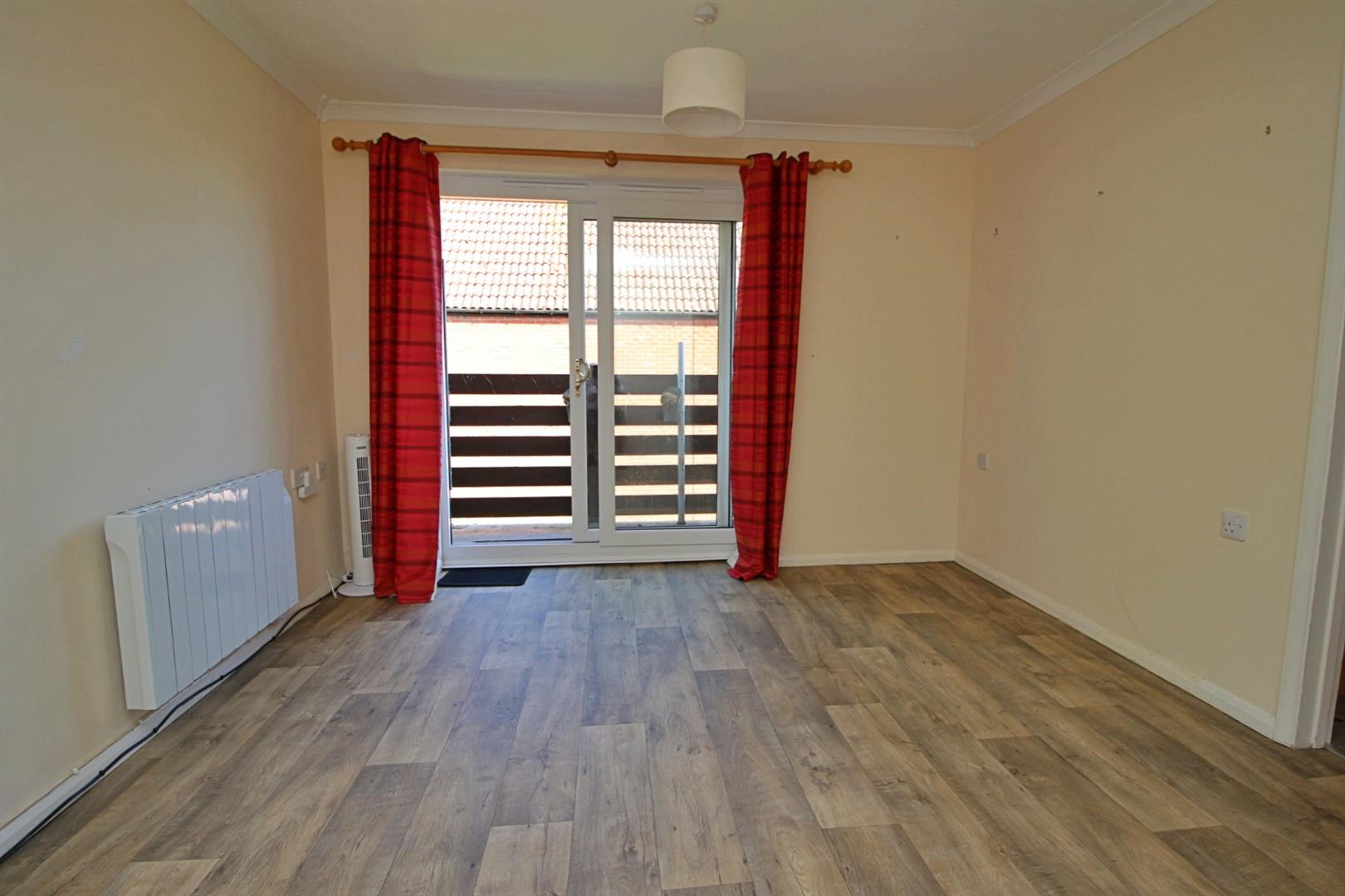18, The Limes, London Road, Halesworth photo 3