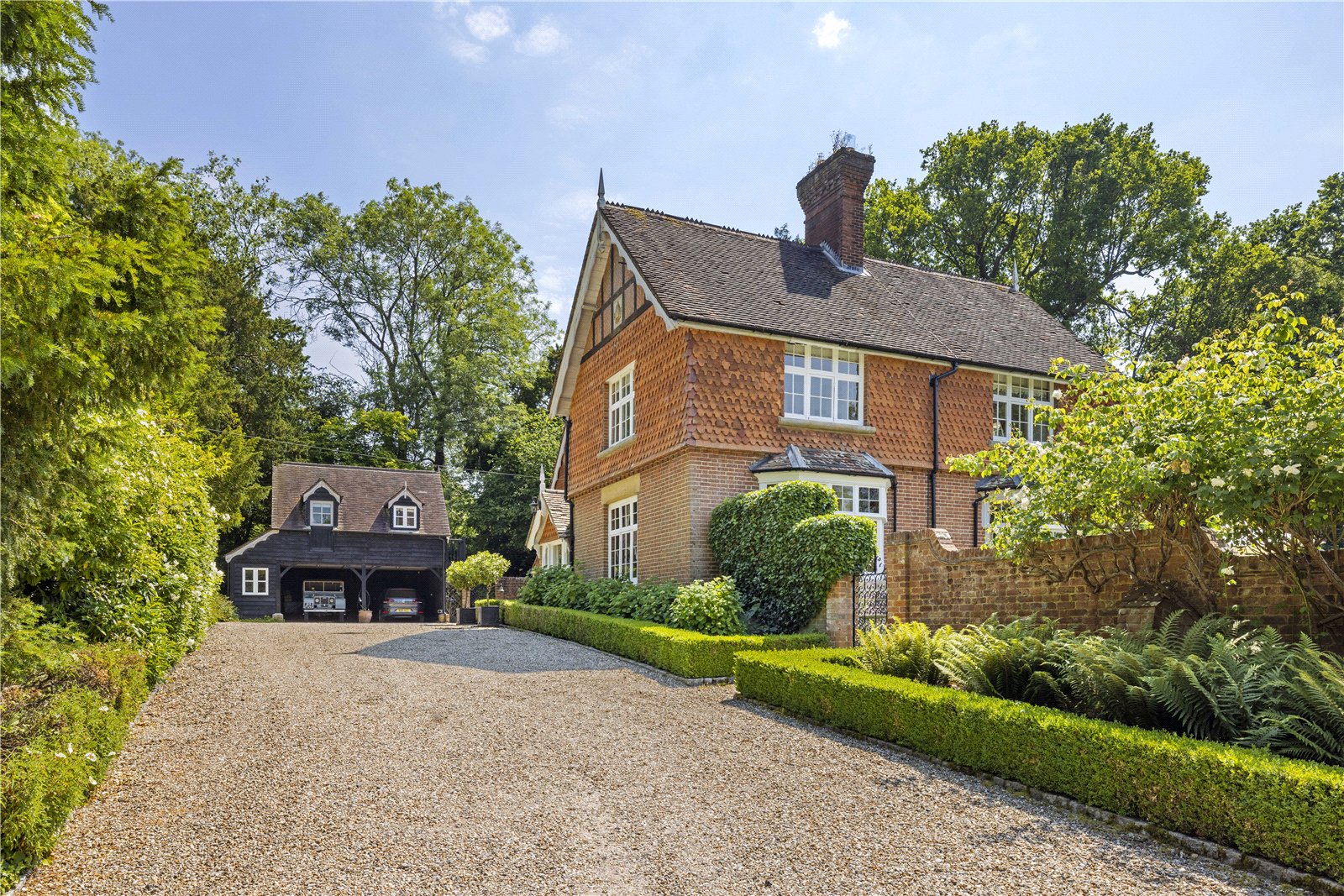 5 bedroom detached house for sale 0