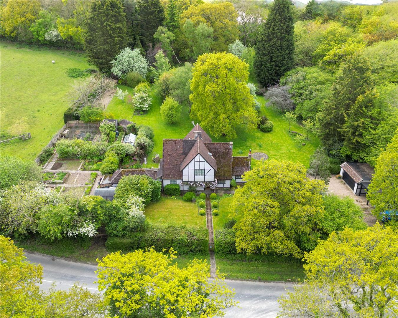 4 bedroom detached house for sale 0