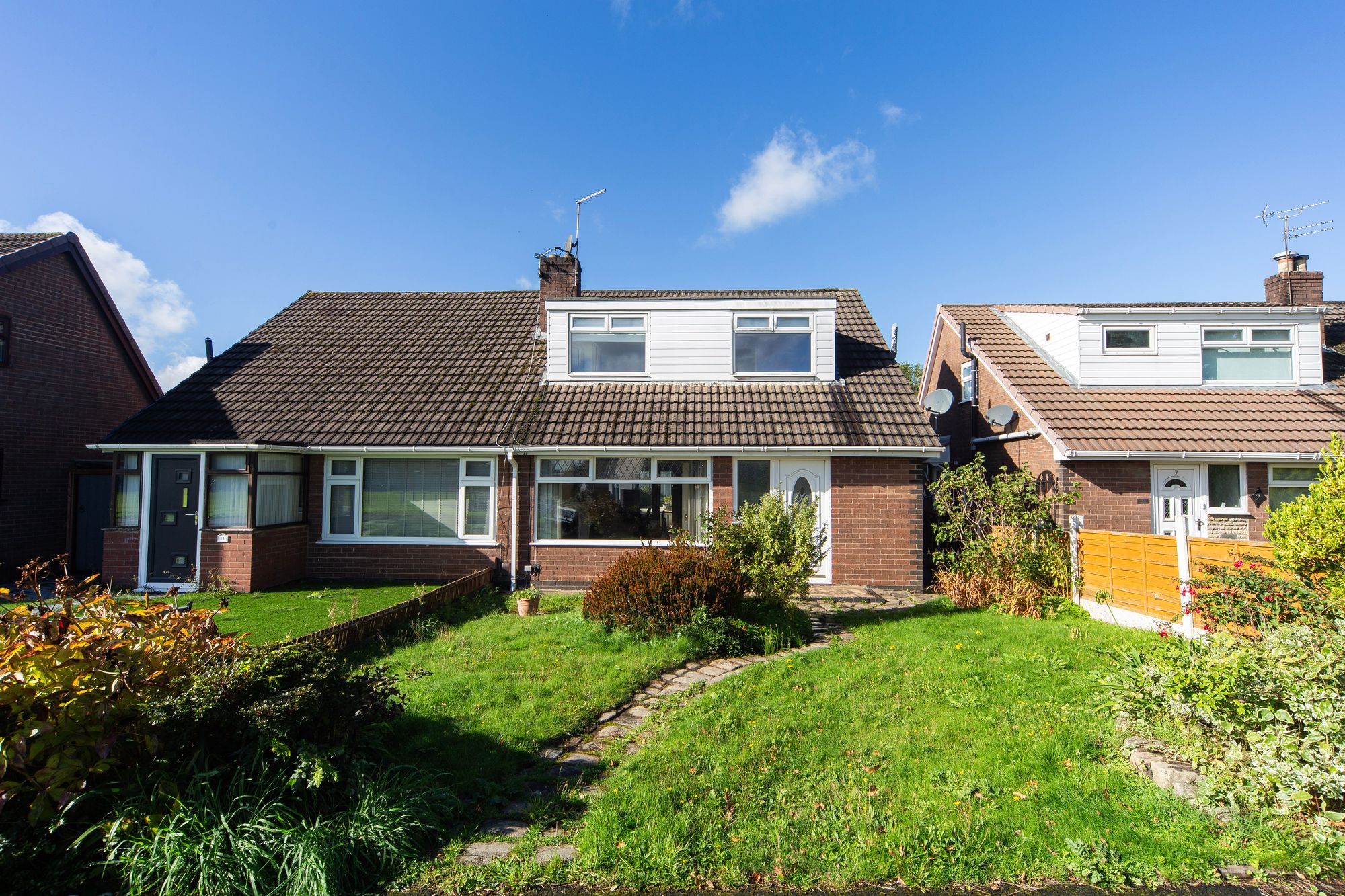 3 bed semi-detached house for sale
