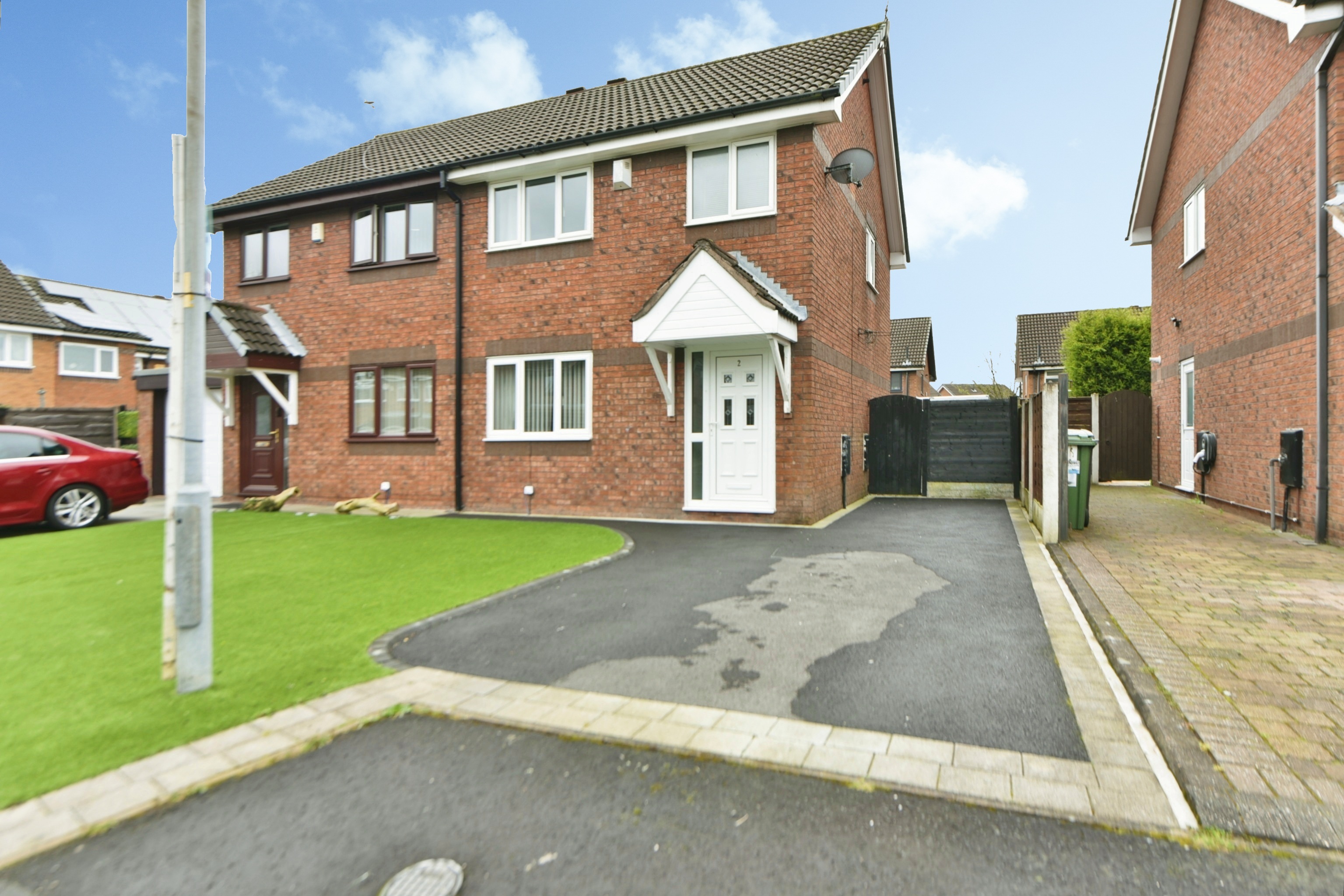 3-bed house on 2, Throstles Close, Manchester, £265,000