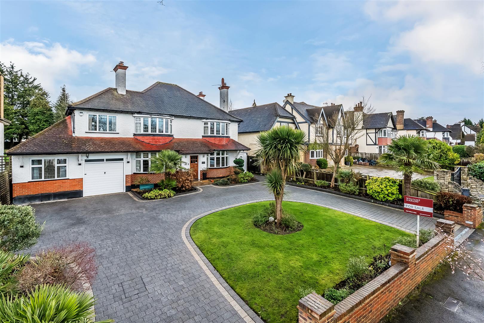 6 bedroom detached house for sale 0