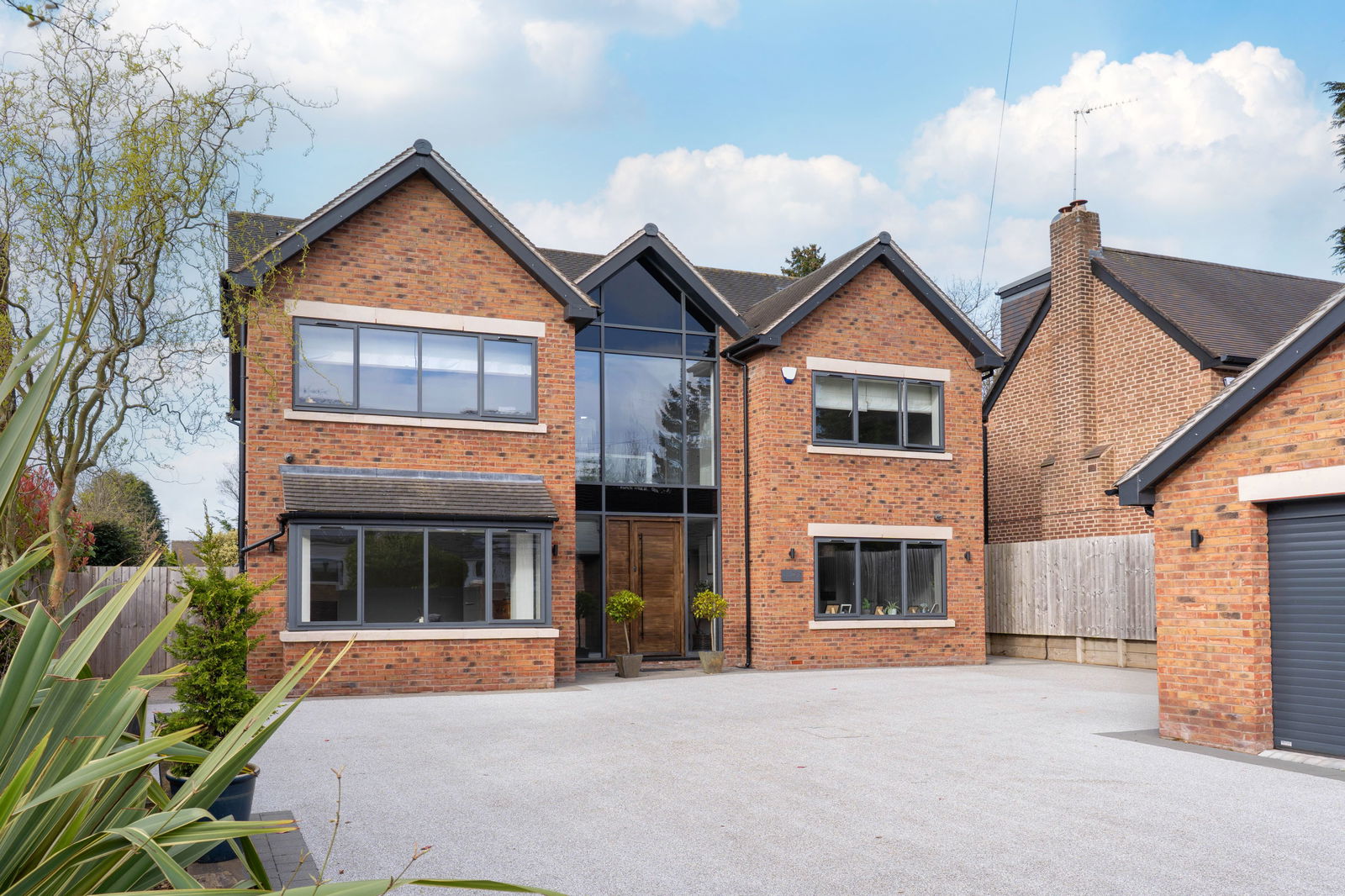 5 bedroom detached house for sale 0