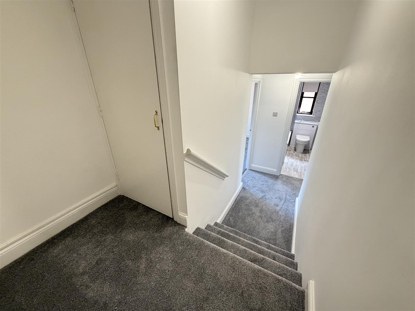 Flat 10, Rodings Court, London photo 4