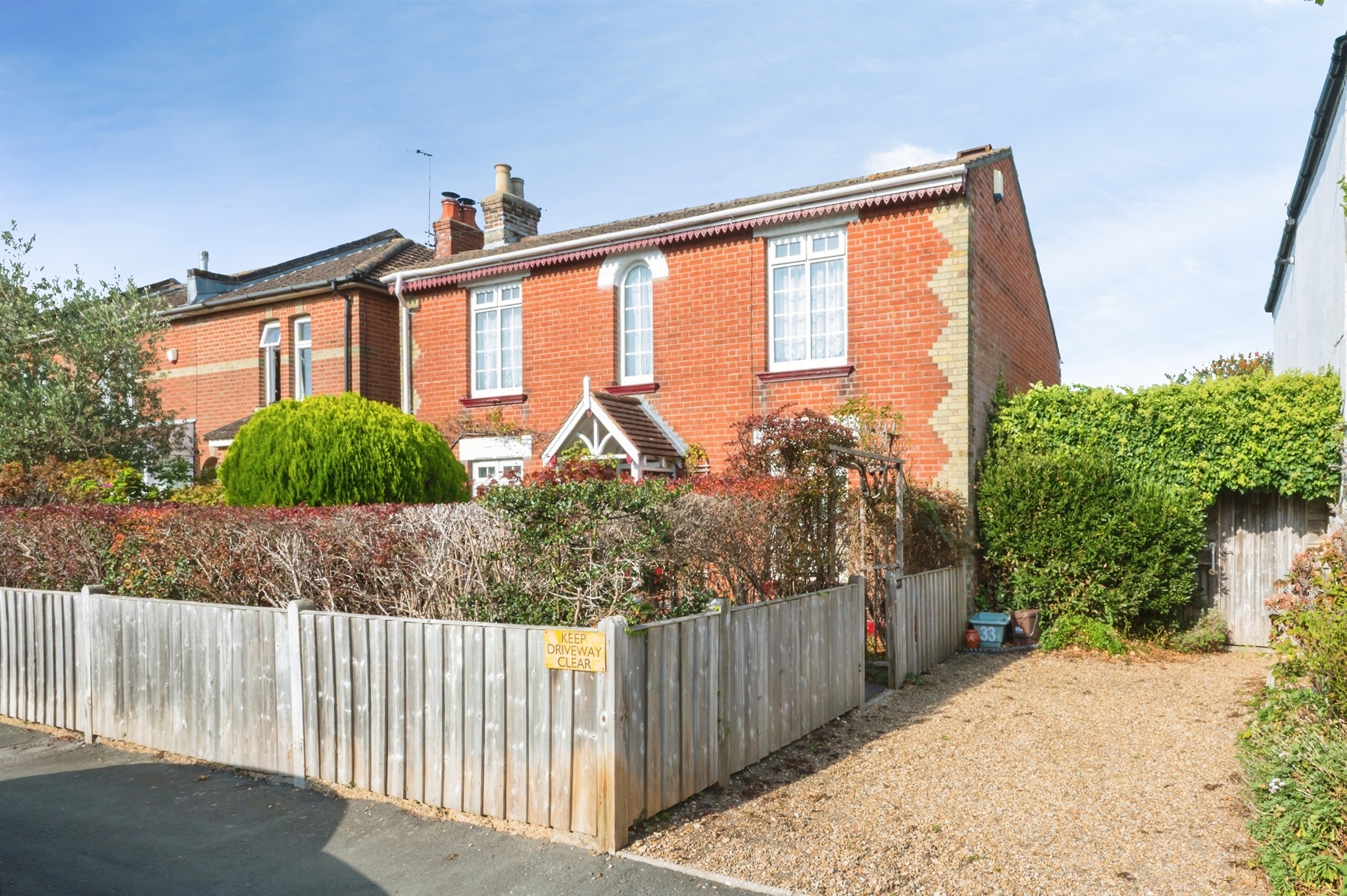 2 bed cottage for sale