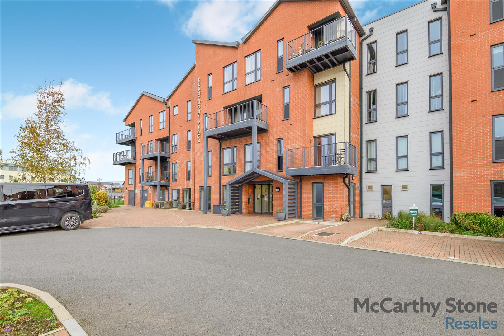 2-bed flat on 17 Llanthony Place, St. Ann Way, Gloucester, £230,000