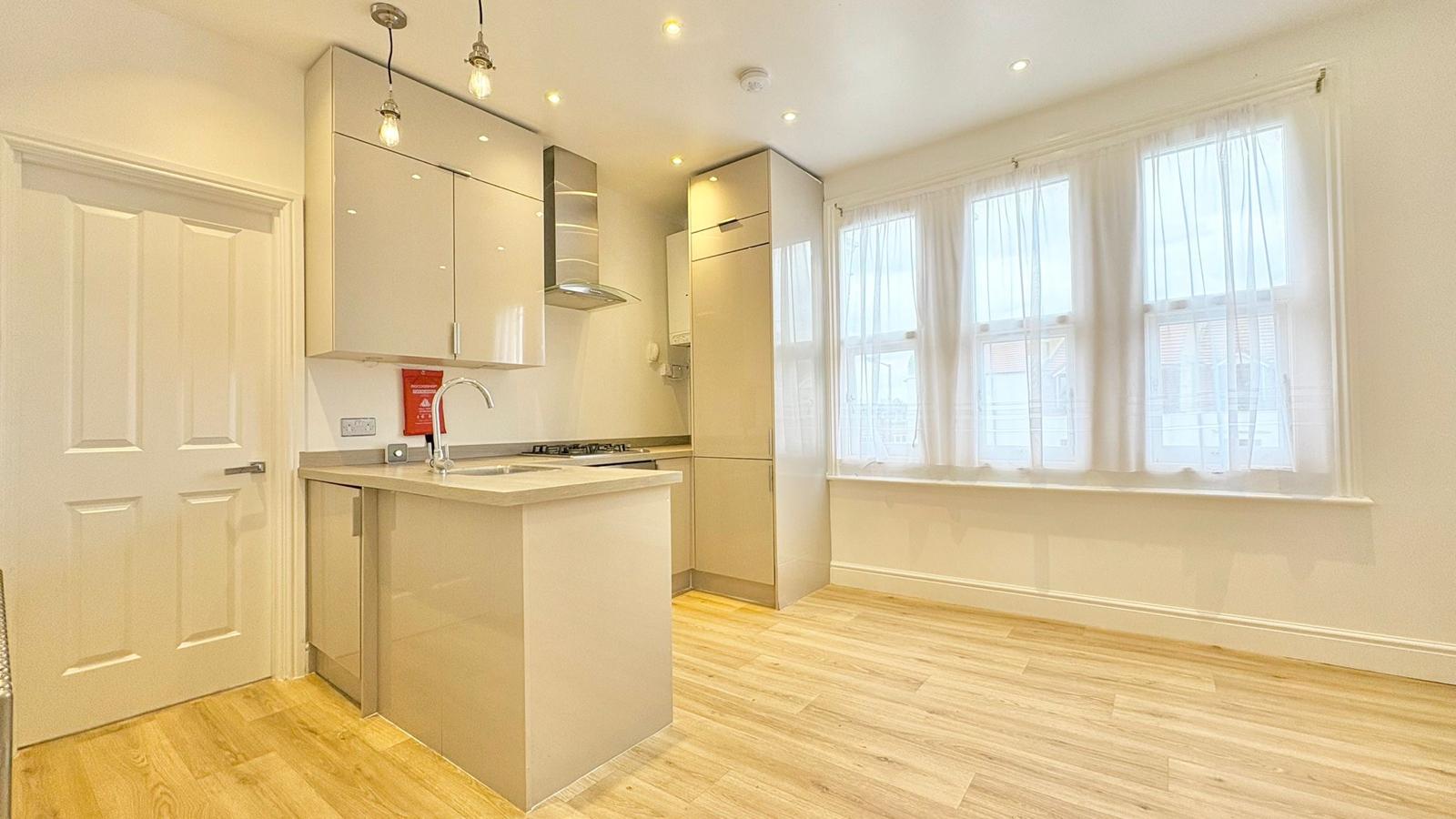 819C, Romford Road, London photo 5
