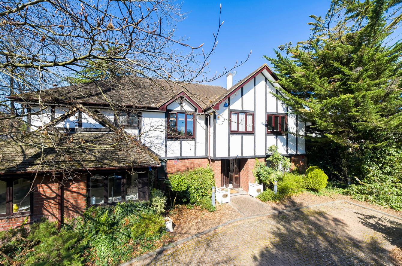 5 bedroom detached house for sale 0