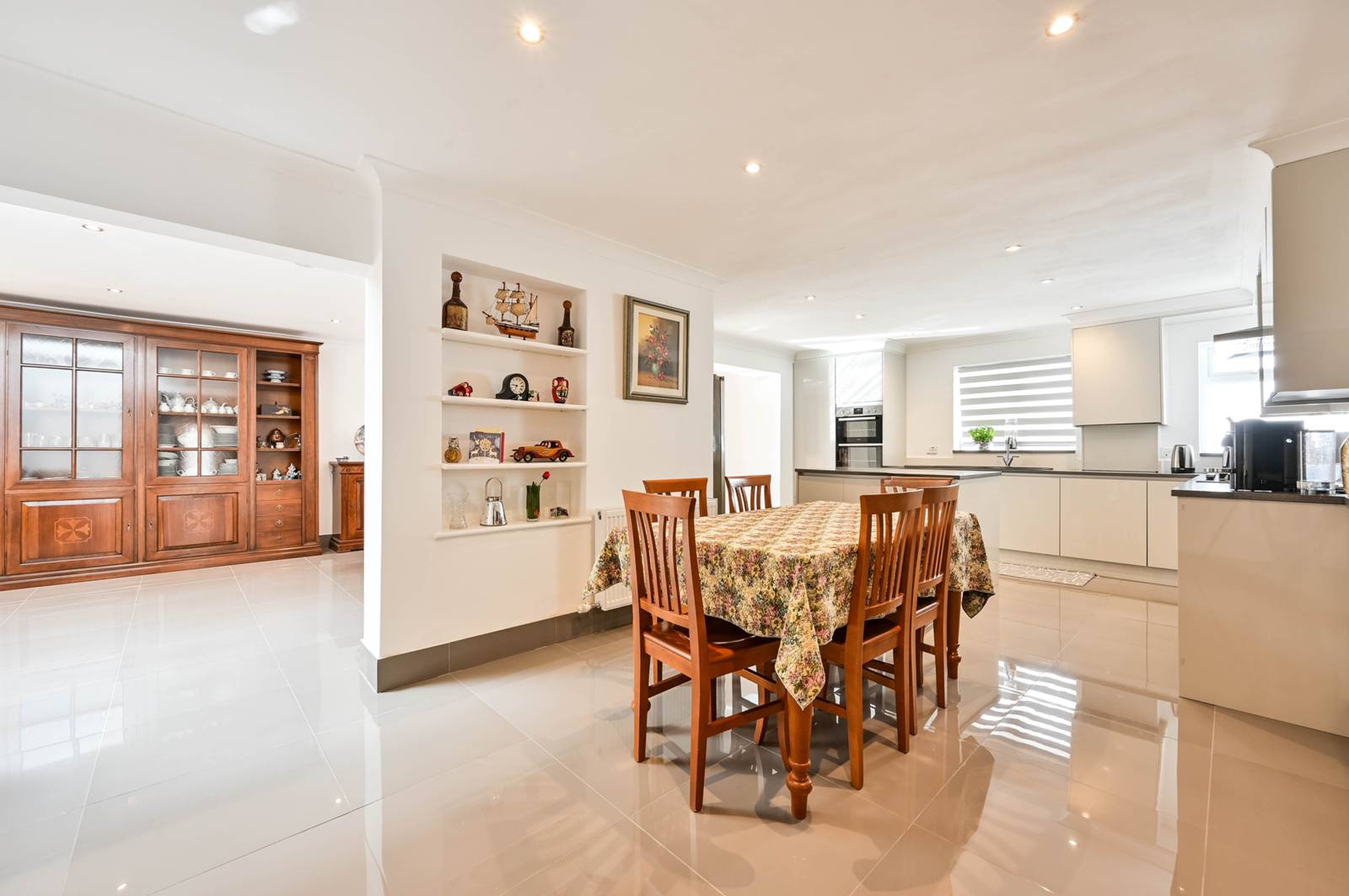 5 bedroom detached house for sale 0