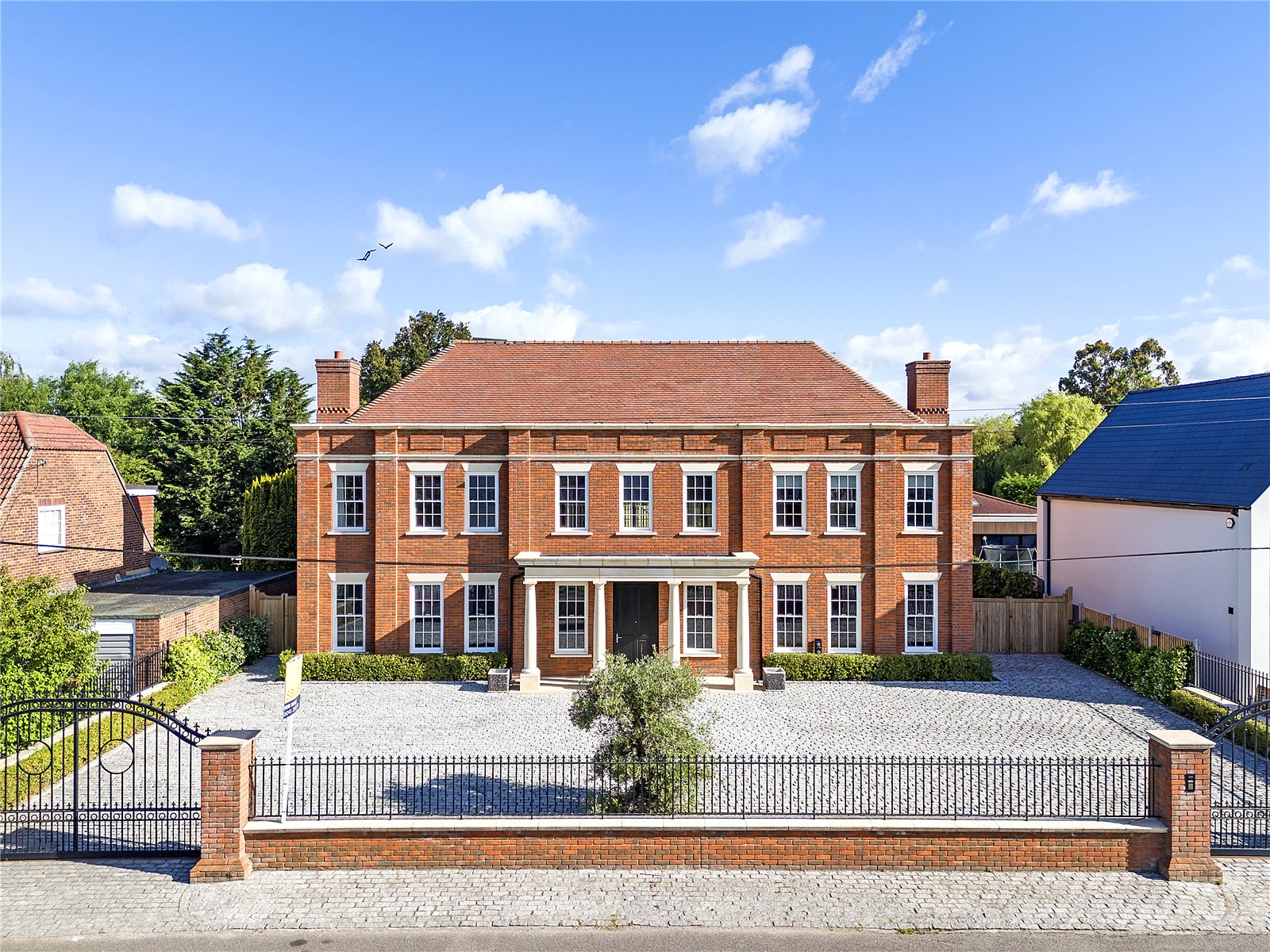 6 bedroom detached house for sale 0
