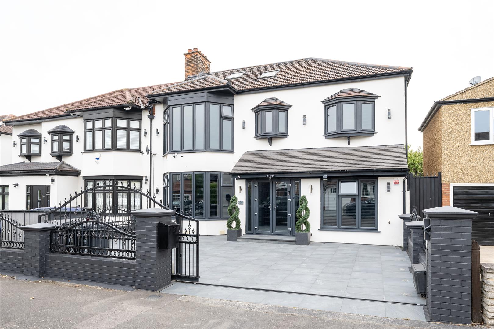 6 bedroom property for sale 0