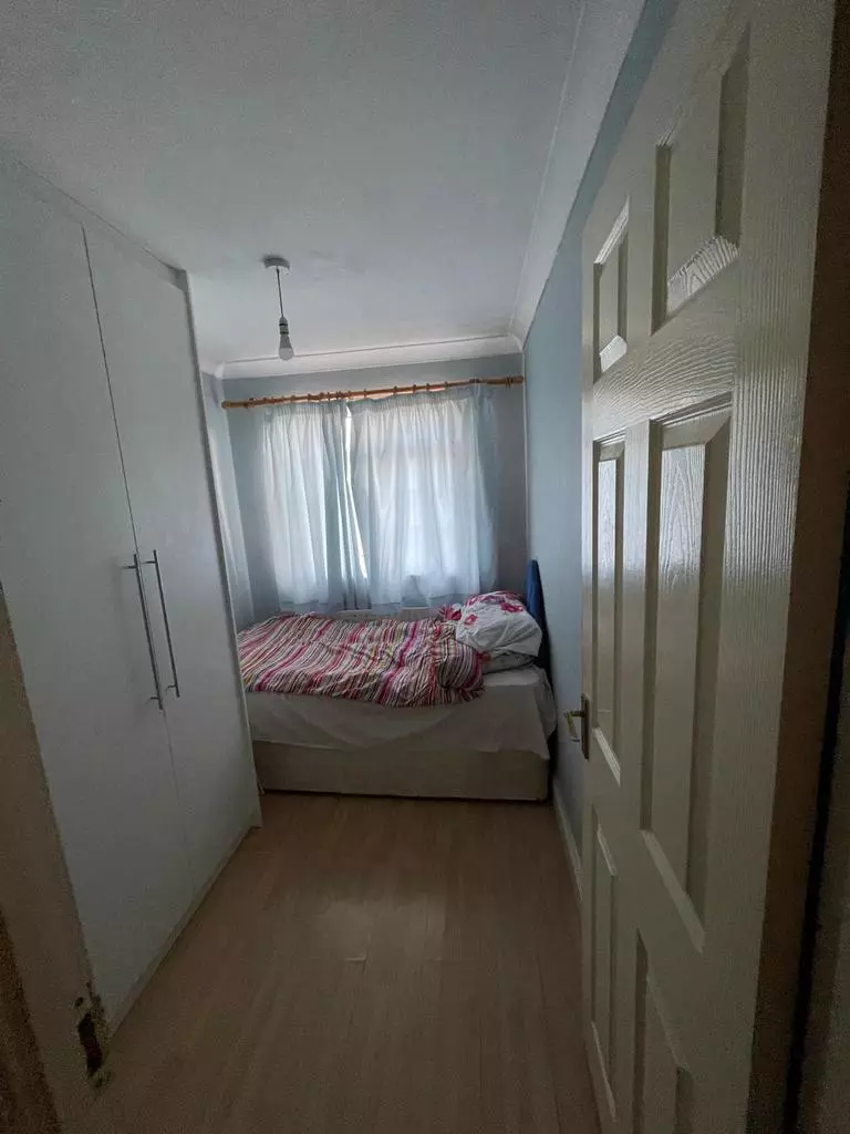 185, West End Lane, Hayes photo 5