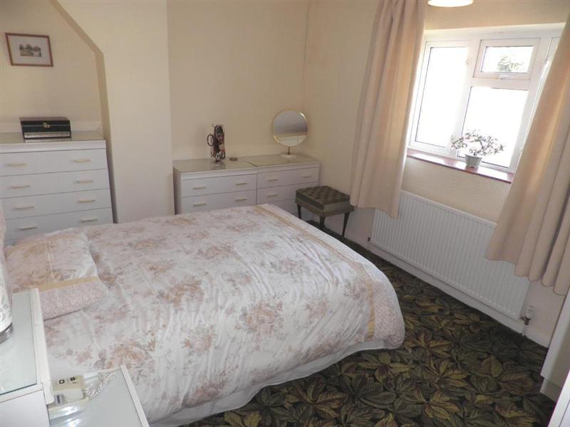 Free property report 6 Glebe Avenue, Great Longstone, DE45 1TY Chimnie